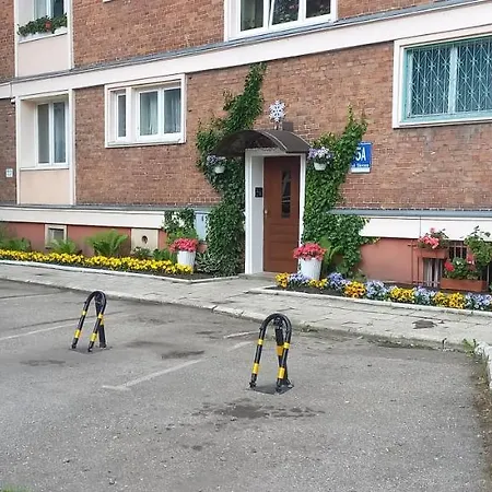 Four Seasons With Parking Place Apartament *