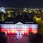 Four Seasons With Parking Place Апартаменты