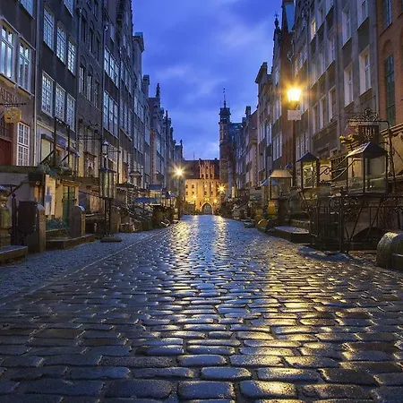 Four Seasons With Parking Place Appartamento Danzica