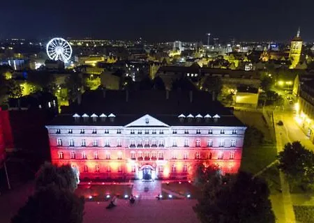 Four Seasons With Parking Place Apartment