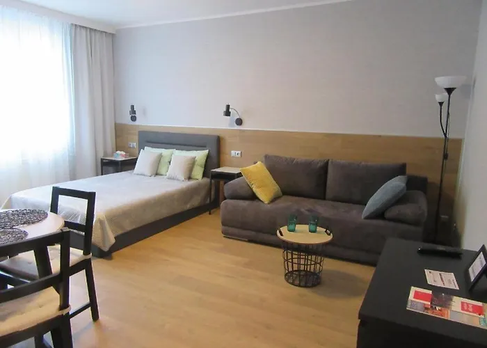 Four Seasons With Parking Place Apartman